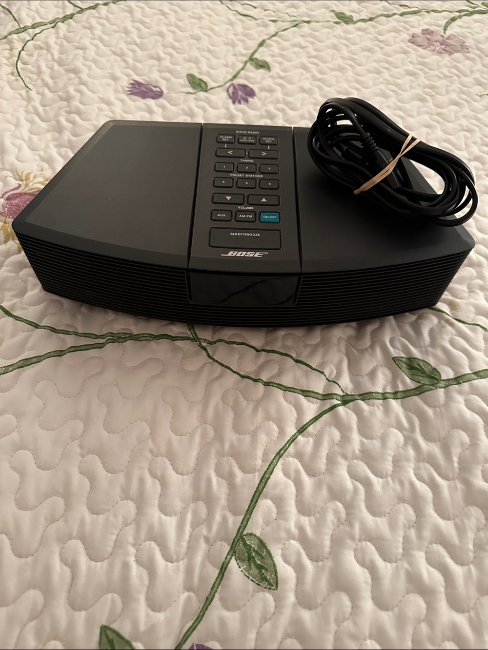 Bose Black Desktop Wave Radio Unit. Only works off and on.